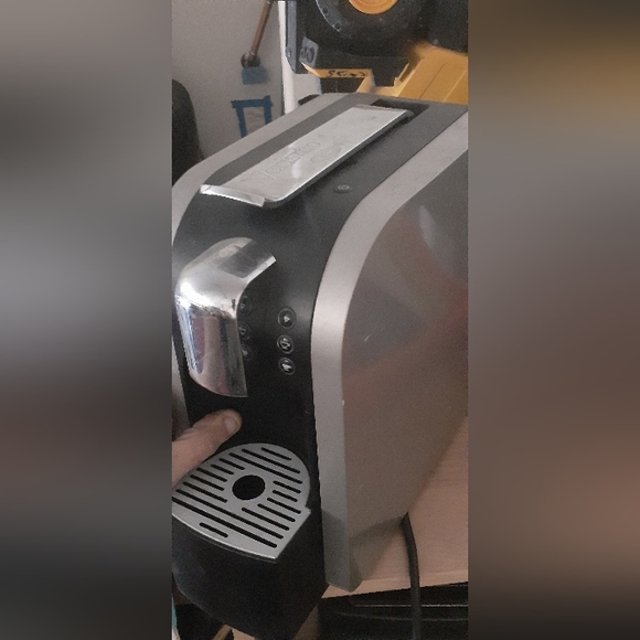 Verismo coffee machine - Picture 1 of 2